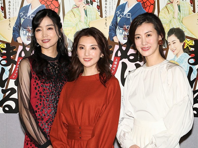 「田中麗奈「おけで水を浴びるシ-ンが楽しかった」 ともさかりえ、佐藤江梨子と共に“江戸の三人娘”に」1枚目/1