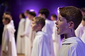 「少年たちの聖なる歌声が観客を清らかな世界へ誘う、イギリス少年合唱団「LIBERA」来日ツアーが開幕」1枚目/11