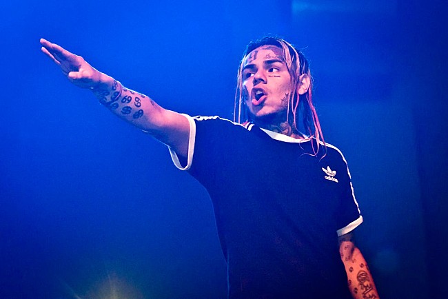 シックスナイン「6ix9ine(シックスナイン)、2015年の容疑で4年の執行猶予判決」1枚目/1