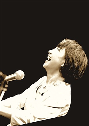 「綾戸智恵、日本屈指のクワイアを携え東名阪ツアーを開催」