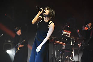 「宇多田ヒカル「待っててくれて有難う」、復帰後初のライブパフォーマンス」