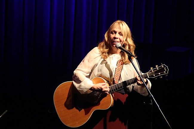 「『11月8日はなんの日？』「恋するチャック」で知られるSSW、リッキー・リー・ジョーンズの誕生日」1枚目/1