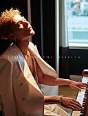 ＥＸＩＬＥ　ＳＨＯＫＩＣＨＩ「EXILE SHOKICHI、ヌードも収録“究極のセクシー”写真集『BYAKUYA』発売」1枚目/3