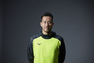 「イマジン・ドラゴンズがサッカー吉田麻也選手を起用したニューアルバム動画スポット公開」