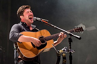 「マムフォード＆サンズのマーカス、ノエル・ギャラガーに曲作りについて喝を入れられたことを明かす」