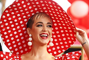 「ケイティ・ペリー、クリスマス・ソングを突如リリース」