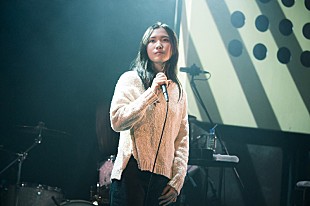 「TV番組で話題の女子高生SSW“琴音”、即完売の初ワンマンでメジャーデビュー発表＆ミスチルカバー他セットリスト公開」