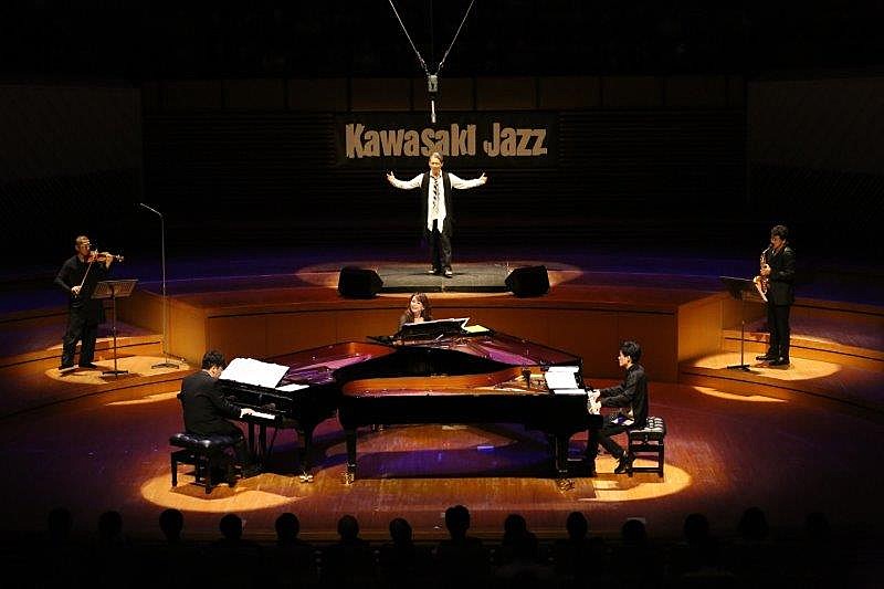 佐山雅弘「【かわさきジャズ2018】佐山雅弘氏の遺志を継いだ【ジャズ・トライアングル～The 3 Pianists～】、“人生は出会い”を体現する魂の演奏」1枚目/11