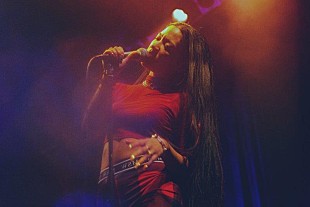 「Awich、自身初のワンマンライブツアーで魅せた“二面性”と“圧倒的な風格”」