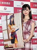 「井本彩花、初のカレンダ－を発売　「武井咲さんに見てほしい」」1枚目/1
