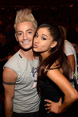 「アリアナ・グランデ、兄のフランキーとともに人気ミュージカル『Rent』の曲をカヴァー」