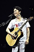 福山雅治「福山雅治、弾き語りアルバム『DOUBLE ENCORE』2019年2月発売決定　ツアーでの弾き語り楽曲31曲をMCと共に収録」1枚目/3