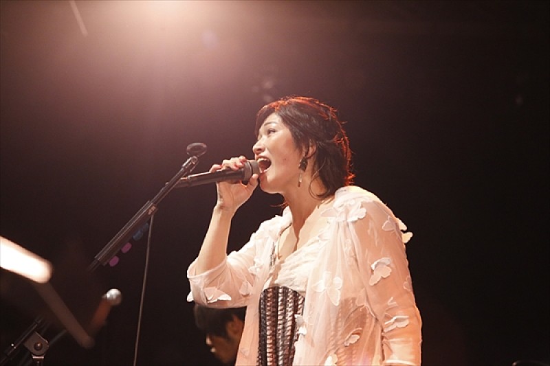 ＜ライブレポート＞BONNIE PINK　クリスマス・イブに行われた大阪でのワンマンライブをレポート