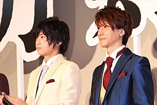 「鈴木拡樹、撮影用のドロ－ンを弓で射抜く　『映画刀剣乱舞』レッドカ－ペットにキャストが集結」
