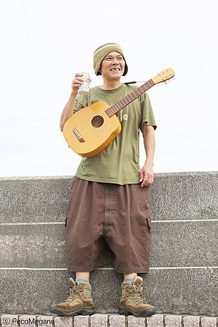 「知久寿焼、歌手人生初のソロアルバムを2枚同時発売決定　U-zhaan作曲の最新曲も」