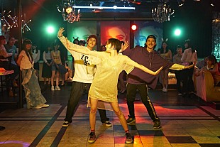 「可愛さ大爆発！　仲万美が振付を手掛けた映画『チワワちゃん』での“チワワダンス”シーン公開」