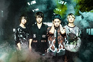 「ONE OK ROCK、総勢53名のオーケストラと奏でる最新曲「Stand Out Fit In」ライブ映像公開」