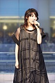 家入レオ「家入レオ、新曲発売イベントにて「この世界で」をライブ初披露」1枚目/2