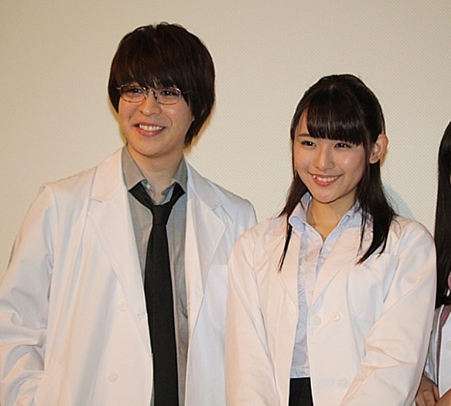 「西銘駿「浅川梨奈はいじめっ子！？」　「一緒に仕事をした次の日は寝込みます」」1枚目/1