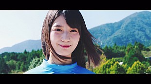 「日向坂46が色とりどりの衣装で踊る、カップリング「JOYFUL LOVE」MV公開」