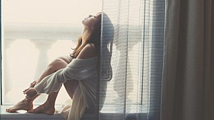 「“みるきー”こと渡辺美優紀、「夕暮れセンチメンタル」MV公開＆全国リリイベ決定」