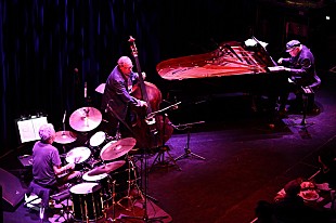 「デビッド・マシューズ/エディ・ゴメス/スティーヴ・ガッドが揃い踏み　レジェンド・トリオが最強アルバムを引っさげて登場した貴重なステージをレポート」