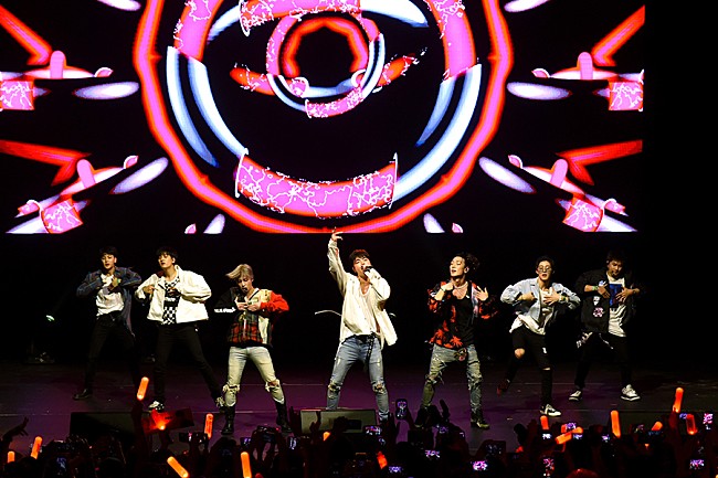 「iKON、米国初ライブ/フォートナイトとのコラボ/今後の予定について語る」1枚目/1