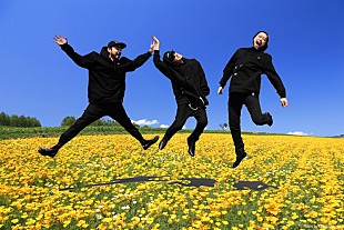 「山田孝之/綾野剛/内田朝陽によるTHE XXXXXX、公式グッズ着用の愉快なポートフォリオ公開」