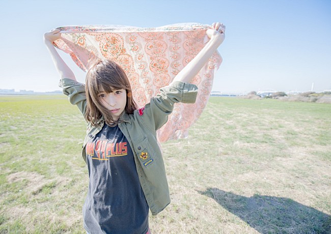 「藤川千愛、土砂降りの雨に打たれる「ライカ」MV公開」1枚目/1