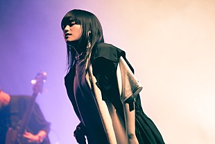 「iri、自身最大規模のツアー初日公演にSTUTSがゲスト参加」