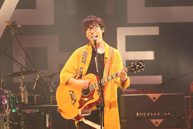 高橋優「高橋優【STARTING OVER】沖縄公演、熱気に包まれたライブハウスでの特別な一夜」1枚目/4