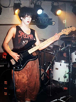 「カジヒデキ、ニュー・アルバム『GOTH ROMANCE』思春期/青春期の「ゴスとネオアコ」を表現」