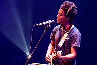 「時代を癒すディープなアトモスフィア　ソウルフルに響くコナー・ヤングブラッドの淡いファルセット・ヴォイスに身も心も解き放たれる夜」