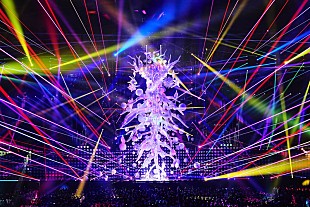 「ゆず、圧倒的演出による“日本音楽史上初”弾き語りドームツアー開幕」