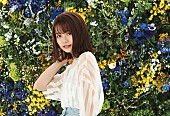 足立佳奈「足立佳奈の書き下ろし楽曲「恋する気持ち」を起用した新WEB動画が公開　ゆりやん、ミキらが恋と青春のスクールライフを熱演」1枚目/2