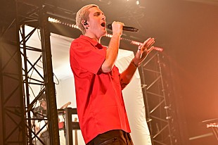 「＜ライブレポート＞数億回再生の代表曲を忘れさせるほどの超大熱狂、その渦の真ん中に存在したラウヴというポップスター」