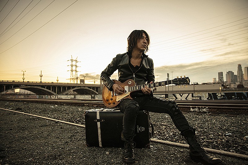 GLAY TAKUROが羽田LDH kitchenに登場、ソロ企画「Journey without a map」