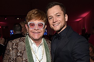 「タロン・エガートン、エルトン・ジョンのライブにサプライズ出演＆「Your Song」をデュエット」