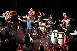 「鬱陶しい梅雨を爽やかに乗りこなすサウンド・クルージング　お洒落でノーブルなシャカタクの魅力と音楽の魔力が弾ける初夏の夕べ」