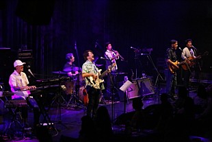 「カラパナ、大阪での来日公演ライブレポートが到着“ステージを鮮やかに彩るハワイアンビート”」