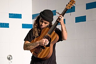 「サマソニ初来日も控えるタッシュ・サルタナ、デビュー・アルバム『フロー・ステイト』国内盤を7月リリース」