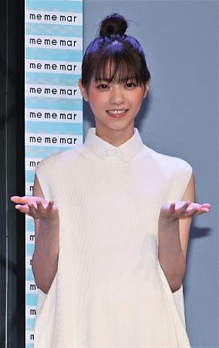 「西野七瀬「雨の日に海で撮影して楽しかった」　“清楚系カラコン”イメ－ジキャラクタ－に就任」