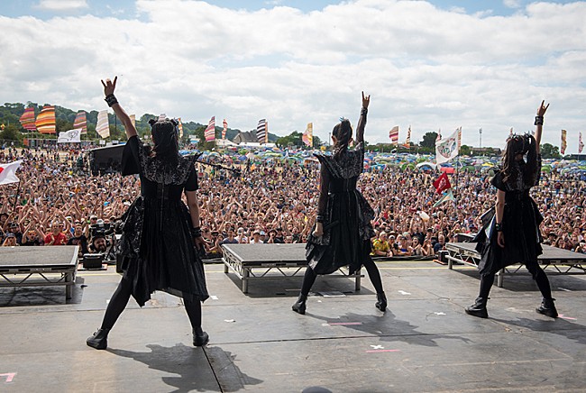 BABYMETAL「BABYMETAL、「PA PA YA!!（feat. F.HERO）」MV公開＆グラストンベリーに登場」1枚目/7