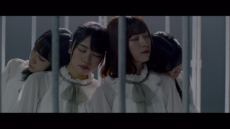 日向坂46、癒し系メンバーがユニット曲「Cage」MVでエモーショナルなダンス 