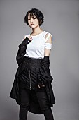 山本彩「山本彩、2ndシングルのタイトル＆新アー写真＆ジャケ写を公開」1枚目/4