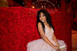 「シザ、ウィータスの「Teenage Dirtbag」をカヴァー」