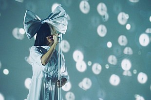 「【FRF '19】シーア、マーティン・ギャリックスらが豪雨の中、圧倒的なステージを披露」