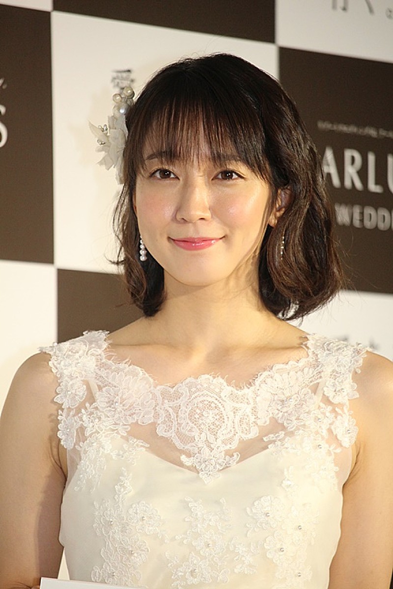 「吉岡里帆、ウエディングドレス姿を披露　結婚相手に求めるもの「一番大事なのは思いやり」」1枚目/1