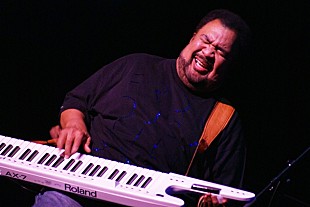 「『8月5日はなんの日？』マルチな才能でジャンルを横断した“鍵盤の魔術師”ジョージ・デュークの命日」