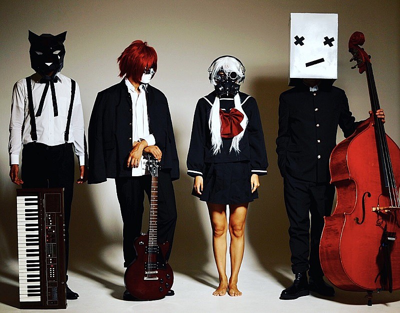 「（※写真左から）
KAZEKAZE（Key）、SORAMARU（Vo）、DJ UMI、MORIYAMA-SAN（Ba）
」4枚目/5